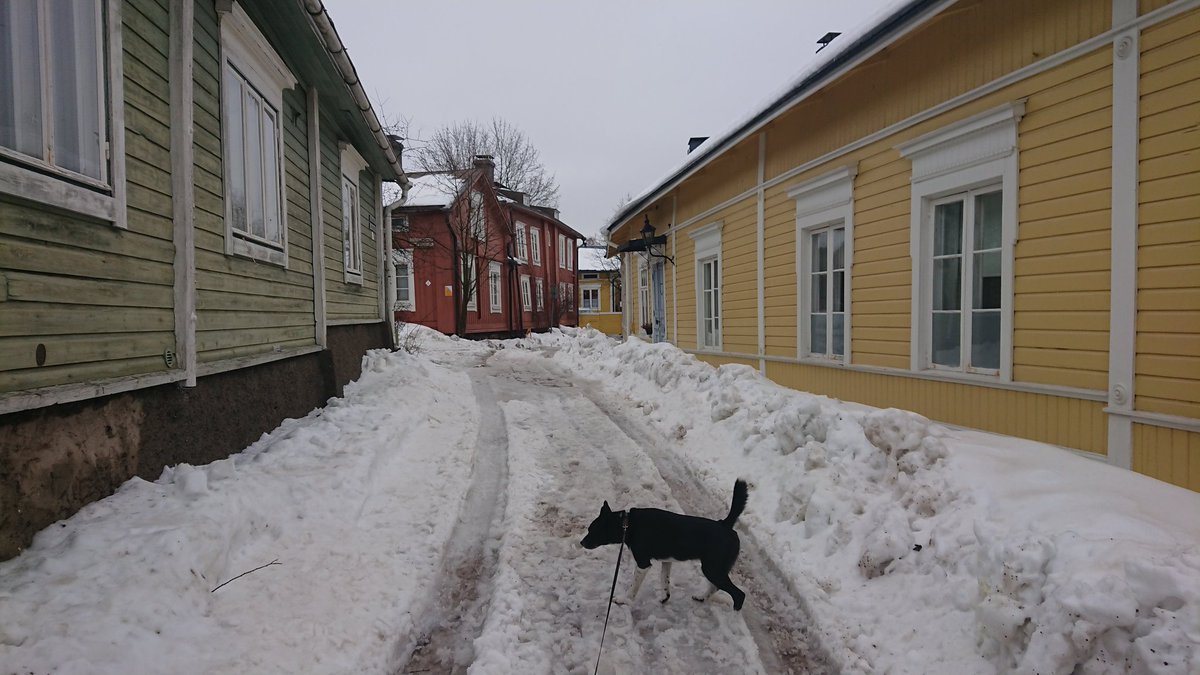 petterin1's tweet photo. Hyvässä seurassa, i gott sällskap, #porvoo #gamlastan #sillanmäki #brobacken #borgåkyrkan #borgå https://t.co/IVOkLIK8oM