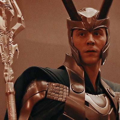 RT @hiddleking: Thor 1 Loki in rose gold
#TomHiddleston #Loki https://t.co/7thquvwhdf