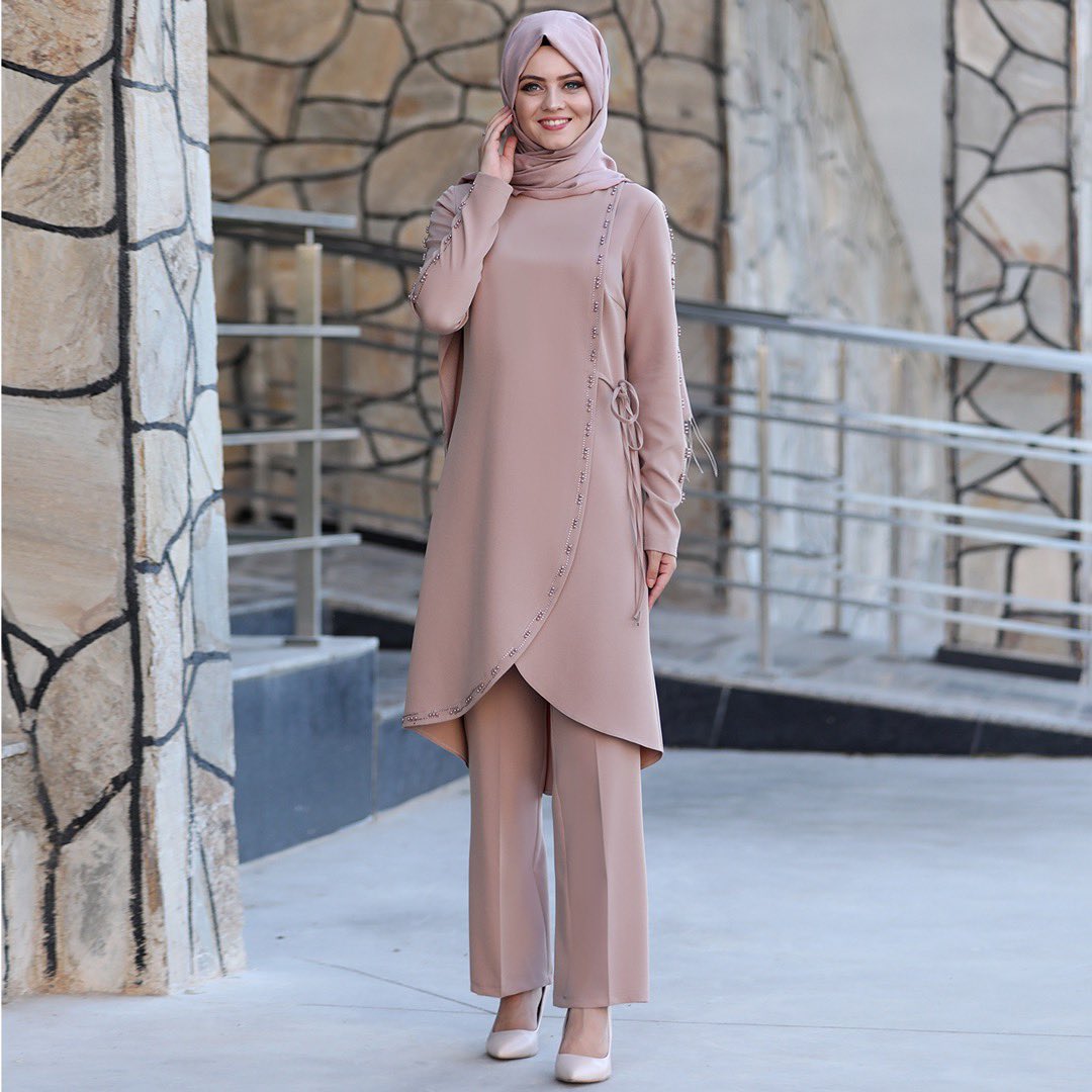 Asimetrik detaylar ile klasik tarzdan ilham alan stiline modern dokunuşlar kat! 

Hemen sen de melisma.com.tr adresini ziyaret et, indirimli ürünler kapıda ödeme ve ücretsiz kargo fırsatıyla senin olsun!

#tesetturkombin #tesettürkombinleri #takim #tesetturtakim