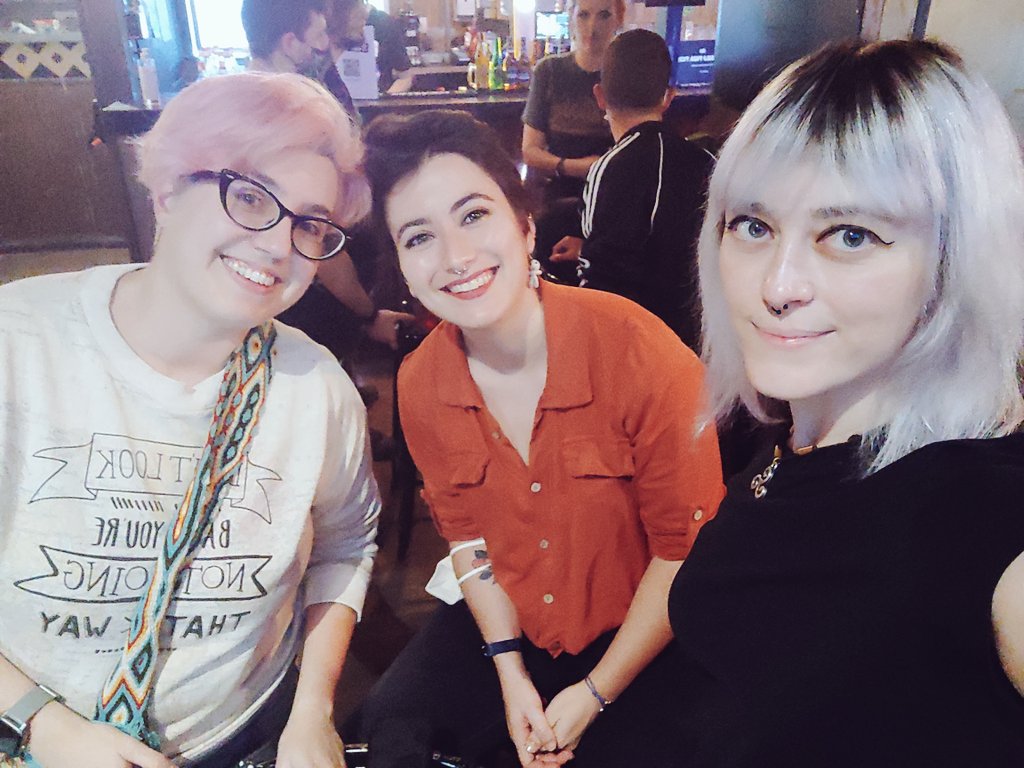 anawolfdev's tweet photo. 👯‍♂️💜 Hace unos días, conocí a @vallamanquesa &amp; @Chopper_hat de la #PromoK de Adalab y la verdad es que me lo pasé genial con ellas. Descubrí que tienen un gran background como profesionales y un 10 como personas. 

Si buscáis unas Frontend Jr., no dudéis en contactad con ellas 💼 https://t.co/OpqnLMr4h6