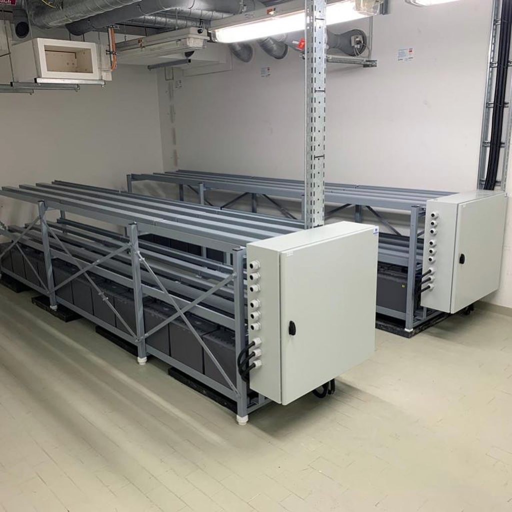 ElinexPS's tweet photo. Onlangs heeft Elinex de opdracht gekregen om vier UPS-systemen van 125kVA inclusief bypasskast te vervangen bij een datacenter in Stuttgart 🇩🇪 Bezoek onze website voor meer informatie over noodstroom(projecten): https://t.co/AqHscpPHVM #datacenter #huawei #noostroom https://t.co/1aJ7TLYDtQ
