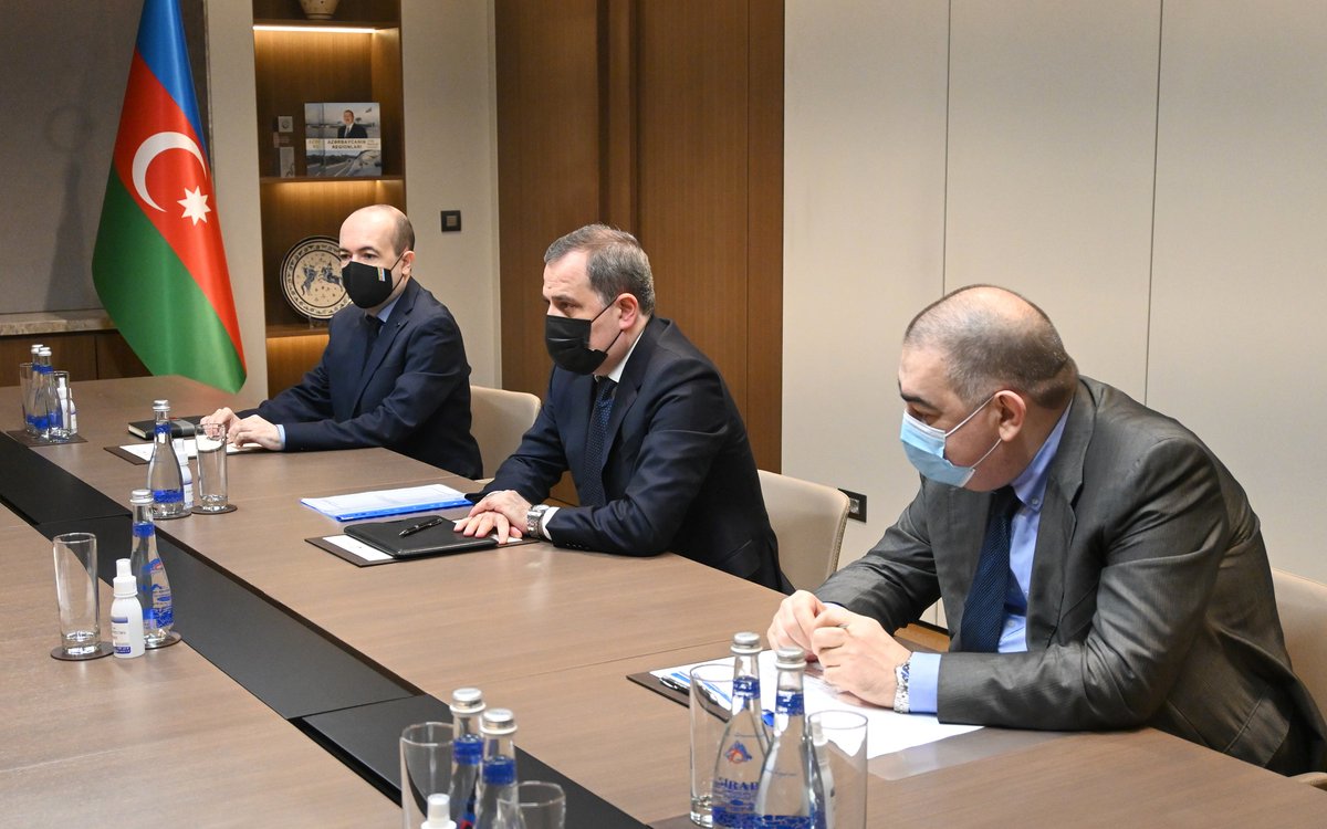Bayramov_Jeyhun's tweet photo. Exchange of views on the current situation in the region was held at the meeting with the Israeli Ambassador to Azerbaijan @GeorgeDeek.

Prospects for the development of bilateral cooperation between #Azerbaijan-#Israel, as well as other issues of mutual interest, were discussed. https://t.co/2VER7yEiuq