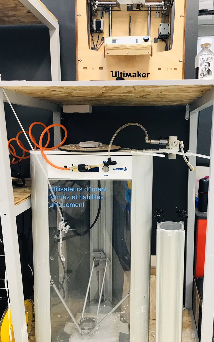 fbonneau's tweet photo. Échange sur les actions @LeFunLAB  
🖋Je signe 1soutien régional pour le projet « L’Autre-Brique » porté avec @cefimFormation :
🤝Structurer le réseau des #maker en @RCValdeLoire 
- Créer 1centre de ressources /culture du Faire ensemble.
#incubateur  #HumanTechRegion #TiersLieu https://t.co/quh8XjjzwP