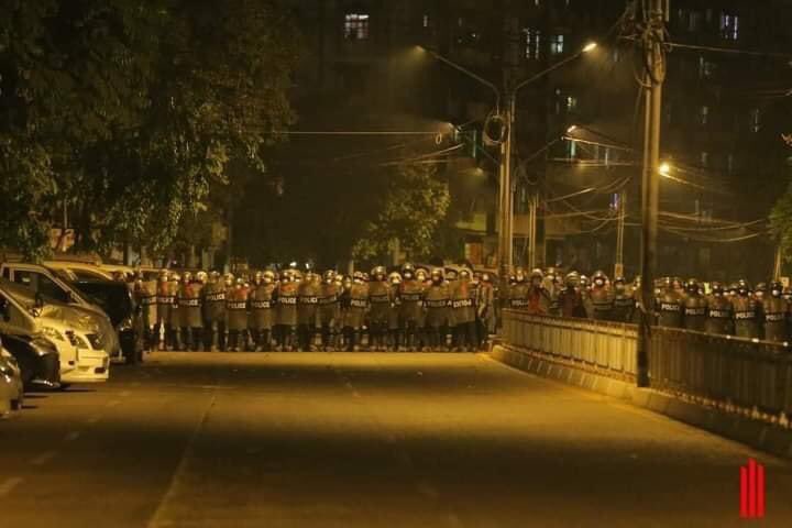 BREAKING NEWS: Just now, the whole Tarmwe Township is blocked by a couple of police trucks and snipper. They are  threatening the lives of unarmed civilians who are staying inside their home peacefully. 
PLEASE HELP US. 
#SaveMyanmarCitizens
#WhatsHappeningInMyanmar