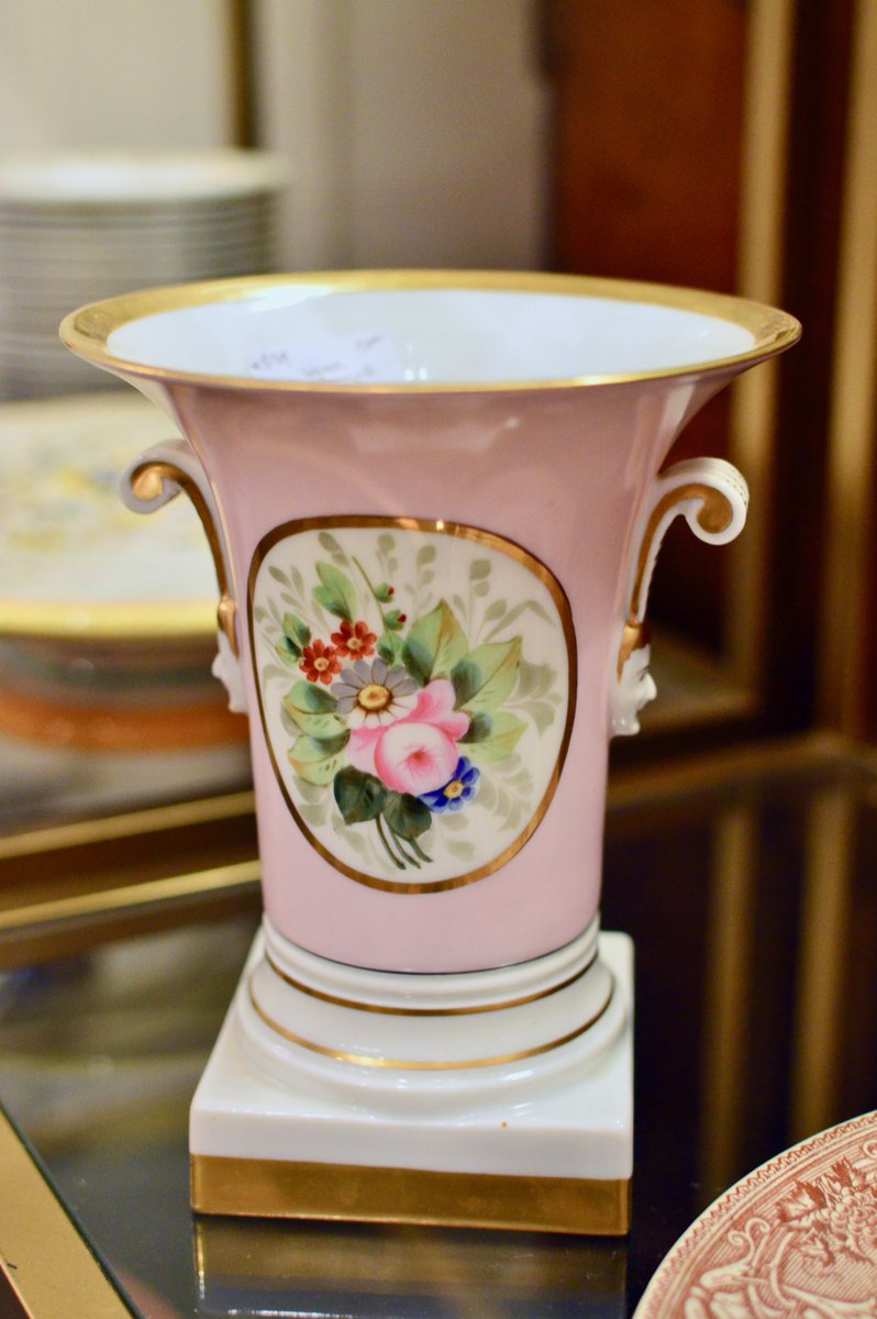 HuntandGatherNC's tweet photo. Sunshine &amp; Spring Decorating!
We have beautiful vases &amp; planters to bring out the best in spring! 
Hunt &amp; Gather is open every day for #springdecorating inspiration. Welcome!
 #RaleighNC 
#decoratingforspring #interiordesigner #raleigh #SpringIsComing #NCspring #raleighspring https://t.co/K3ZAyeDPkR