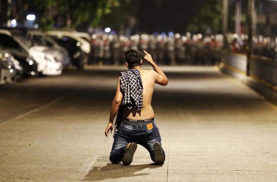 The real hero is unarmed 
#WhatsHappeninglnMyanmar