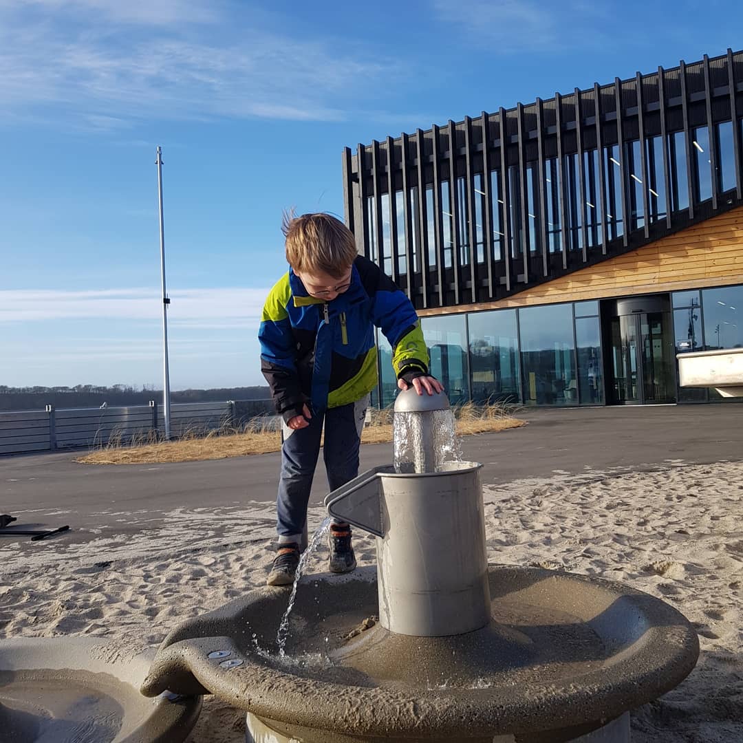 kristianhansenO's tweet photo. Danmarks internationale klimacenter, @Klimatorium 
#leg #verdensmål #skaterpark #lemvighavn https://t.co/YRd2q7Ewaj