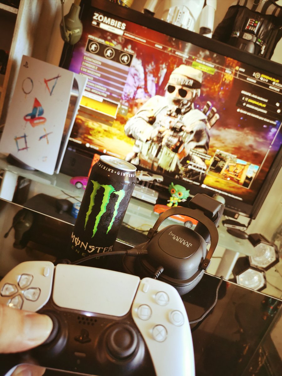 Geekmeall's tweet photo. Et c'est parti pour la saison deux de Call of Duty Black Ops "Cold War" sur PlayStation 5... Qui y joue aussi ? @KonixInteract @PlayStationFR @MonsterEnergyF #Warzone #BlackOpsColdWar #PS5 #CallofDuty https://t.co/1QSeW5CJTV