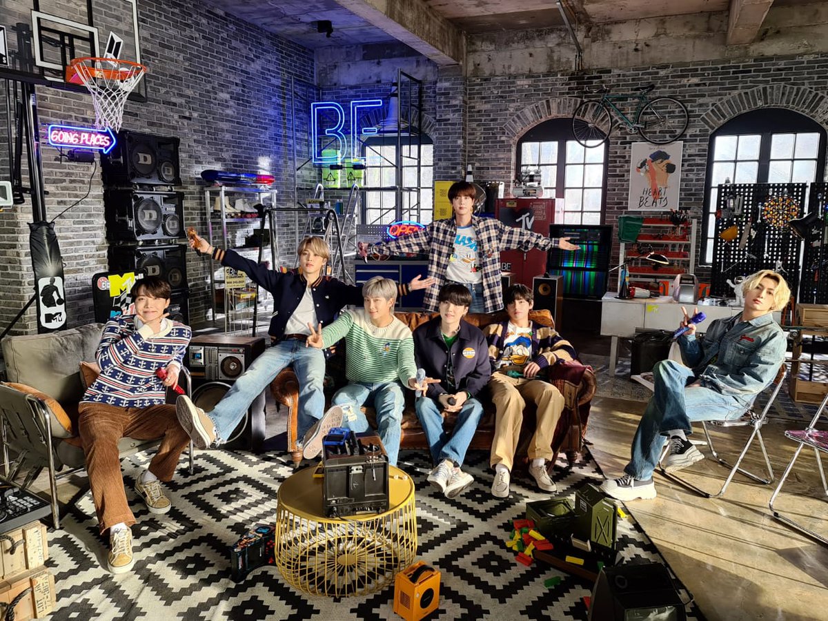 NisekyG's tweet photo. @RadioDisneyMX @BTS_twt @CamiloMusica @TiniStoessel @AlejandroSanz @CNCOmusic @karolsevilla Buenos días  @RadioDisneyMX me gustaría votar por #LifeGoesOn De @BTS_twt por que quiero que siga en el puesto 1 del #RankingRD , muchas gracias cuidense mucho  https://t.co/aGWLOOreK8 https://t.co/aixMtb4dH3