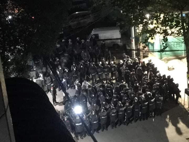 25.2.2021 AROUND 7:00PM POLICES AND SOLDIERS BLOCKED THE ROADS IN TARMWE. WE ARE NOT SAFE. WORLD, WE NEED YOUR HELP. 

<a href="/freya_cole/">Freya Cole</a> <a href="/RapporteurUn/">UN Special Rapporteur Tom Andrews</a> <a href="/Reuters/">Reuters</a> 
#Feb25Coup 
#WhatsHappeningInMyanmar