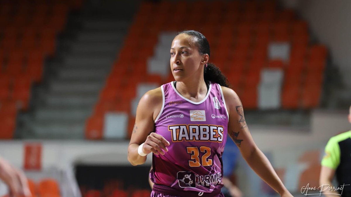 BourgesBasket's tweet photo. 🤗 Toujours un plaisir de voir nos ex-Tango au Prado ! #TangoFamily #FiertéTango https://t.co/HsXzNcyw3d