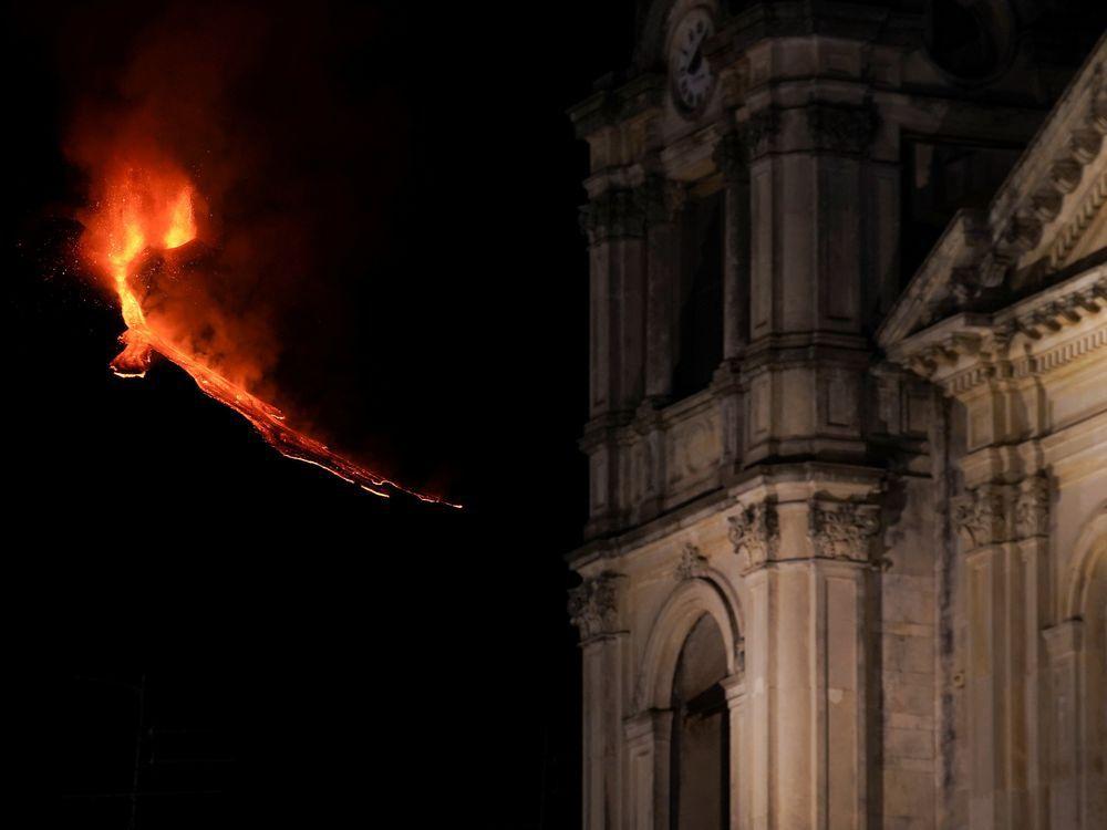 OttawaCitizen's tweet photo. Italy's Mount Etna lights up night skies https://t.co/N0S8JE5n6E https://t.co/2est8aad1K