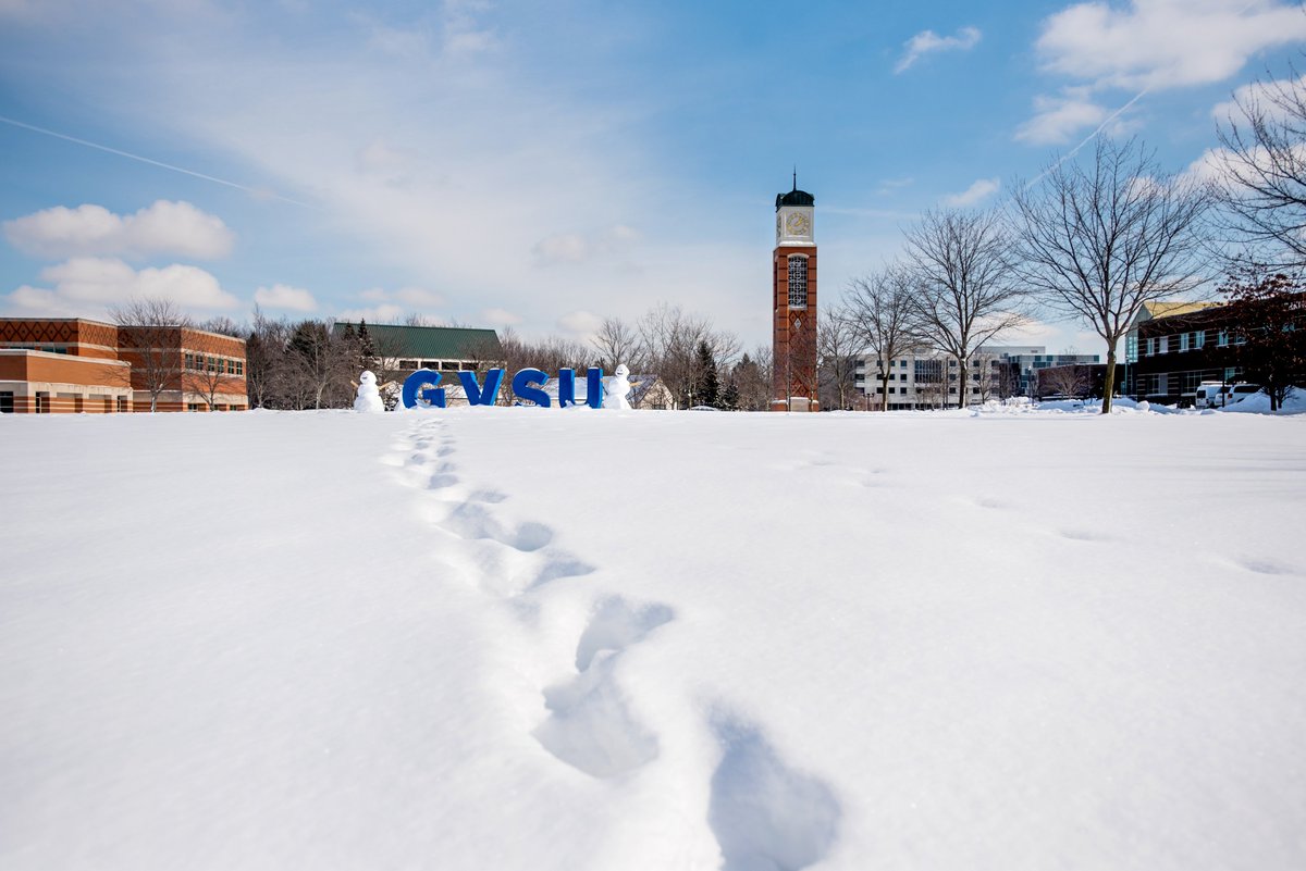 GVSU's tweet photo. Happy Laker Pride Day! Want a chance at winning a #GVSU sweatshirt from @GVSU_LakerStore?

Reply to this Tweet with your favorite season on campus. You must be following us and have DMs open. Three winners will be announced tomorrow (February 26). Good luck! ☀️🌸🍂❄️ https://t.co/Imx23WpaYL