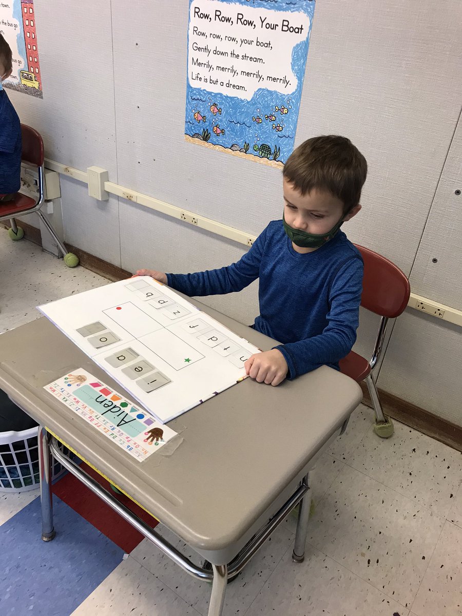 Mrs Gauzza’s class is using a new tool today—Chaining folders! @stonehedgeblue <a href="/WestGeneseeCSD/">West Genesee Schools</a>