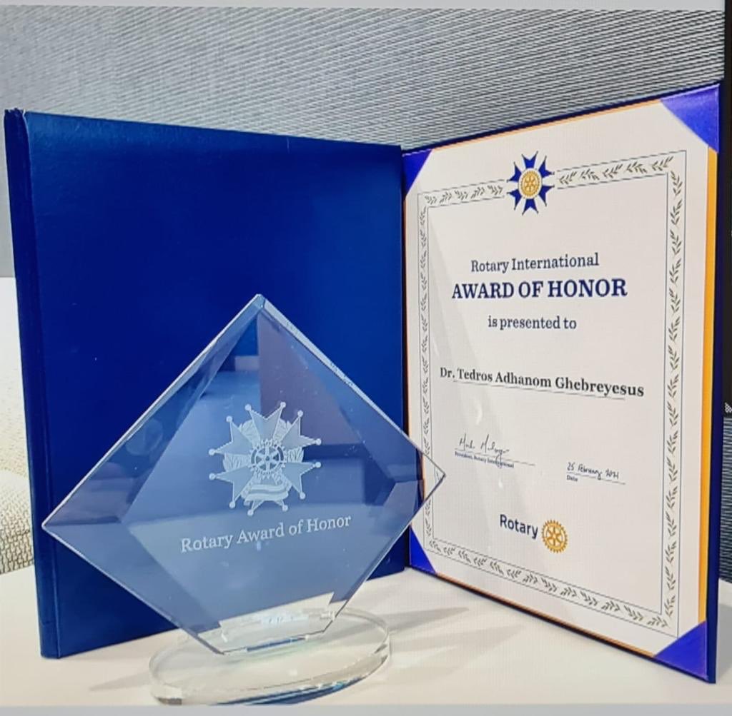Very humbled to receive the @Rotary Award of Honour. The world is on the cusp of an historic victory over #polio due to the remarkable perseverance of Rotary & other partners, along with communities. Together we will travel the last mile to #EndPolio.
https://t.co/Jhbi7cQIPb https://t.co/doFMKvmobF