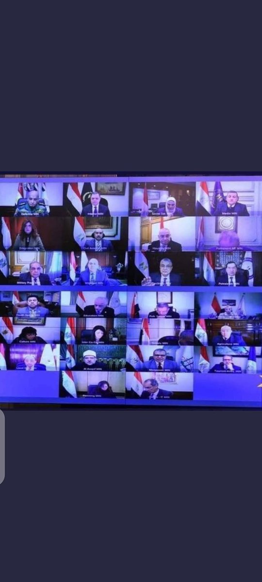 MoGamal741's tweet photo. Pictures are very expressive of what is happening in Egypt, meetings of ministers on the modern road online, as for weak victim students who take exams, and those who are injured among them say they did not adhere to the precautionary measures 💔
#ثوره_طلاب_الجامعات_يوم_27 https://t.co/Jp0ZLBD1dI