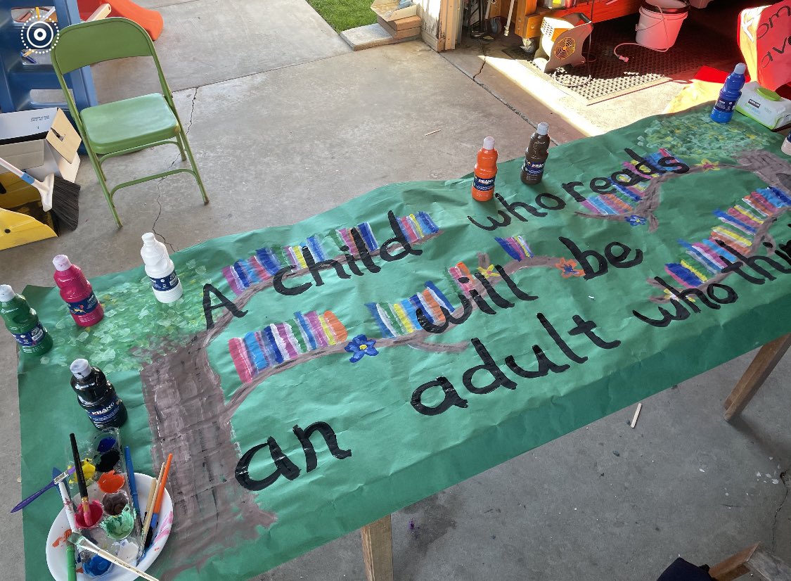 ASRayburn's tweet photo. Our amazing #RileyPTA is at it again! Thank you all for your creativity and dedication to our Riley Community! #proudtobeLBUSD #ReadAcrossAmerica https://t.co/msnbesWaOO