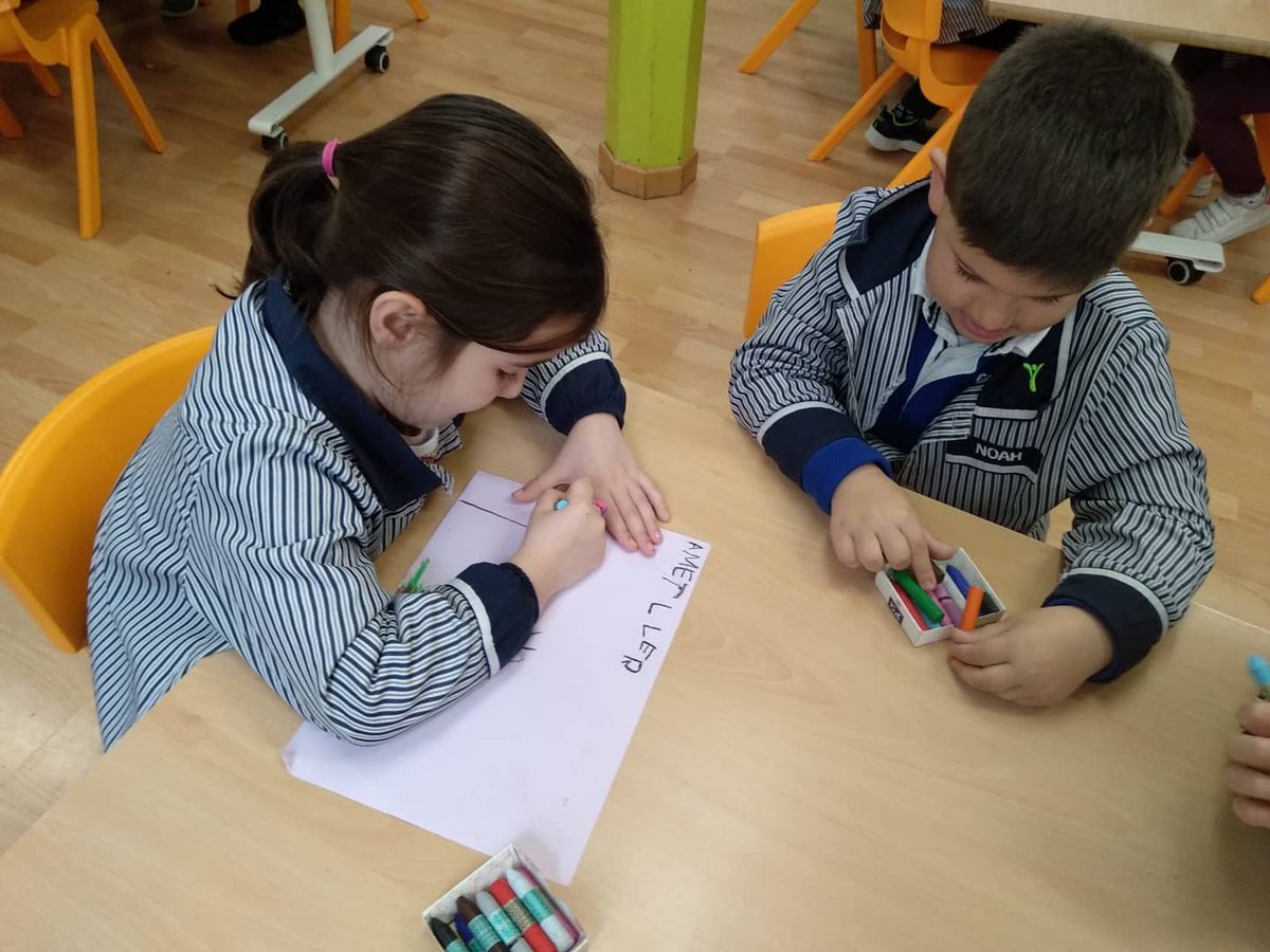 epiasabadell's tweet photo. NOUS GRUPS, NOUS COMPANYS I COMPANYES DE TAULA.
A P5 ens hem canviat de taula! Amb els nous companys/es de taula ens hem hagut de posar d'acord i pensar el nou nom de l'equip i fer el dibuix entre tots!
#P5INFANTILPIASABADELL
#INFANTILPIASABADELL https://t.co/zQMJuHDfav