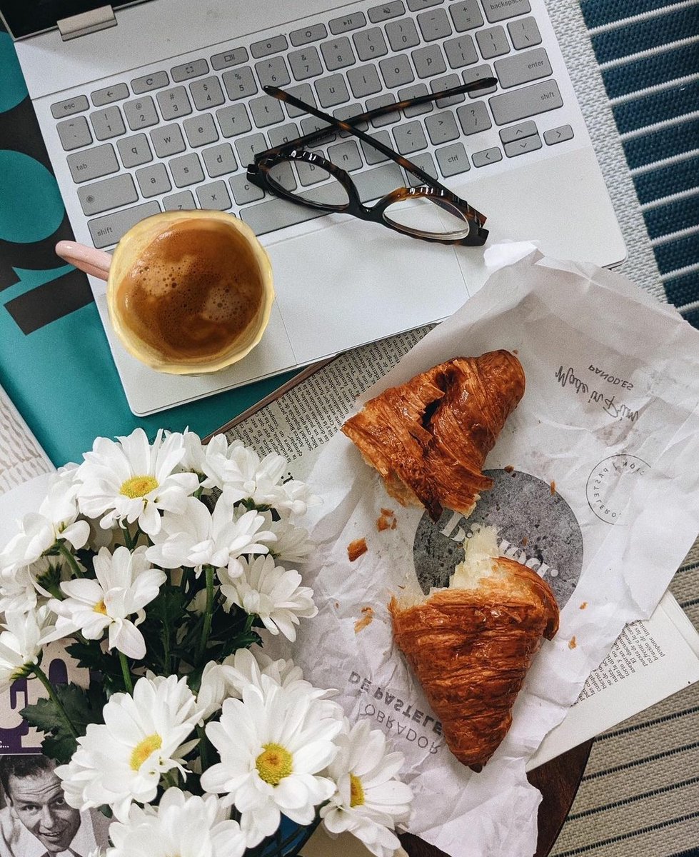 CommunitySixSix's tweet photo. We are all about the #morningcoffee and #croissant for breakfast, right after our two glasses of lemon #water of course! 

🔅What's your #morningroutine?

📸: @andreannu on Instagram

#thankfulthursday #communitysixtysis  #66days #skincaremadesimple #lessismore #skincare #beauty https://t.co/SXitzHh5D8