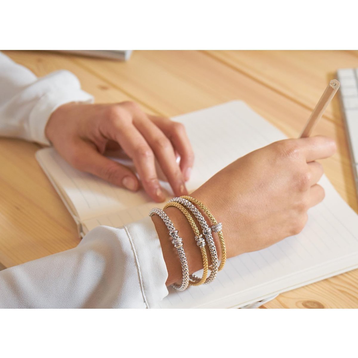 MandCoJewellers's tweet image. Fabulous alone, even better layered up. Beautiful bracelets by Fope Gioielli of Italy are available today.

ow.ly/uGBN50DJo6y

#fopejewellery #madeinitaly #stackthemup