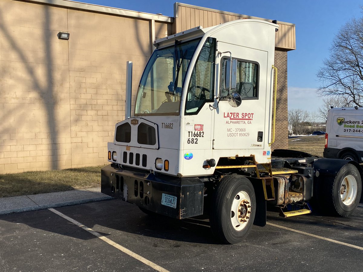 BraunCompanies's tweet photo. Definitely an older unit but #AlwaysUp #ACTT #Autocar https://t.co/NV7DxFmJ7T
