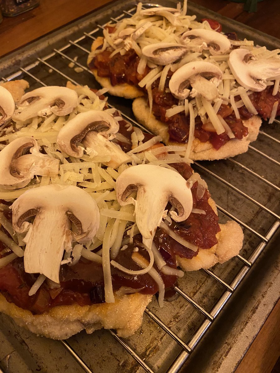 KingsLeadChef's tweet photo. These worked out amazing, really felt like eating a takeaway pizza with that semolina crust. Definitely going to become a regular dish! https://t.co/amOAuL3gSy