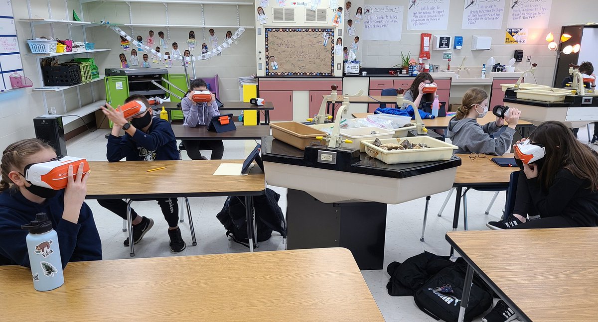 In Liberty, MO you don't get to experience the eruption of a volcano. In Mrs. Collins's class VR goggles are getting Ss little closer to a volcanic eruption. <a href="/heritagescoop/">Heritage MS</a> #heritagems #lpsleads