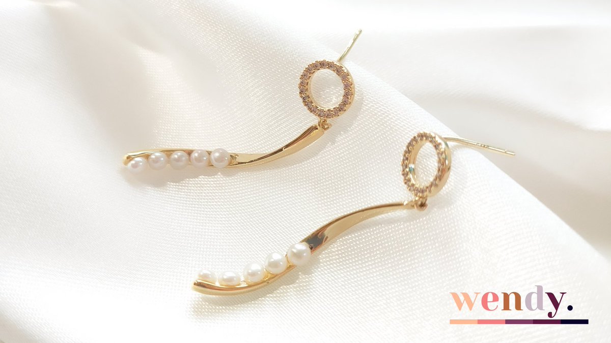 𝐰𝐞𝐧𝐝𝐲 𝐞𝐚𝐫𝐢𝐧𝐠 𝟎𝟎𝟏 (190.-) 

ต่างหูสไตล์เกาหลีสุดชิค รูปทรงเก๋ เน้นกรอบหน้าให้ดูชัดขึ้น ประดับมุกเล็กๆน่ารัก ใส่แมทช์กับชุดทำงานก็ดูหรู ชุดไปเที่ยวก็ดูชิค 

#พร้อมส่ง #ต่างหู #ต่างหูเกาหลี #ต่างหูแฟชั่น #ต่างหูดารา #ต่างหูน่ารัก #ต่างหูมินิมอล