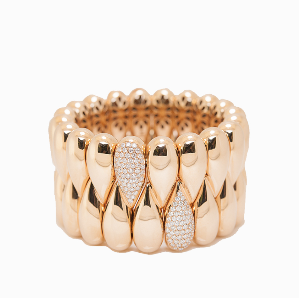 mylesmindham's tweet photo. 18k Rose Gold Antonio Papini Bracelet accented with diamonds. Available at 37 Hazelton Avenue. 
#antoniopapini#bracelet#diamondbracelet#rosegold https://t.co/jDnFxRLXJe