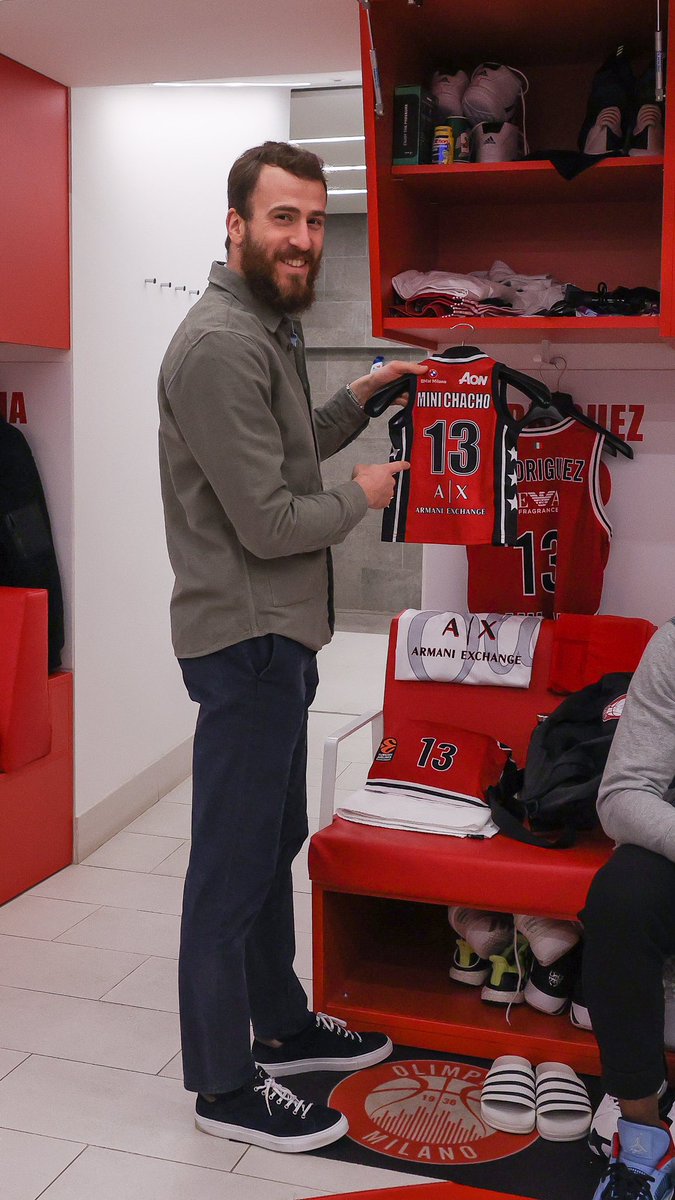 OlimpiaMI1936's tweet photo. “LITTLE” SURPRISE! 👶🏼
#insieme #MiniChacho
@SergioRodriguez @EuroLeague https://t.co/2e9EM6EiA5