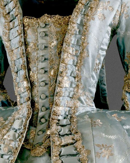18thCent_Kitty's tweet photo. #FridayNightFrills Bodice detail of 18th Century European sack back court dress, 1765 https://t.co/t9OBewXtA7