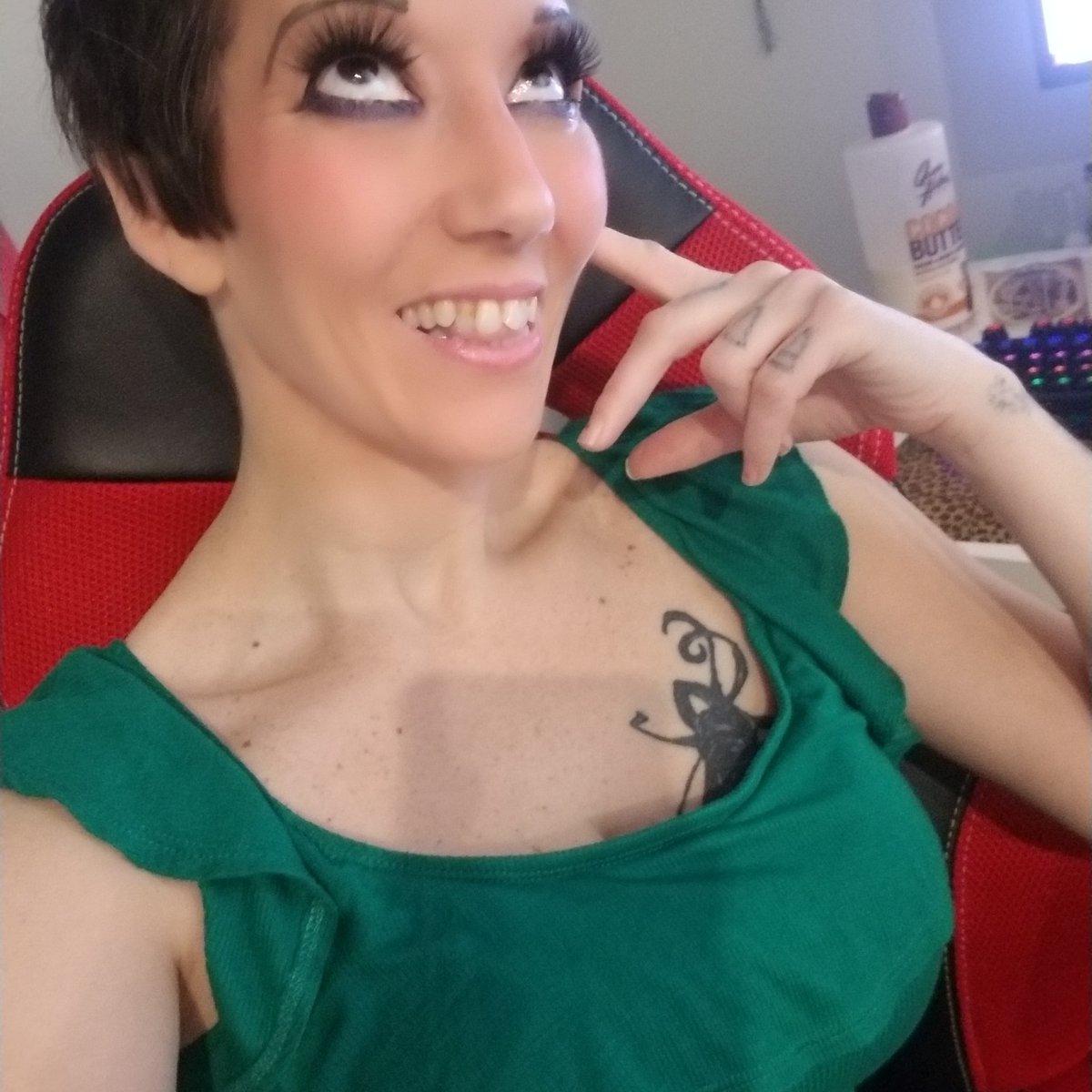 milacram's tweet photo. Streaming within ze hour💕🍄💕
https://t.co/7fVgPbvFF5
#twitchstreamer #gamerchick #mentalhealth #goddess #mornings #buildingme https://t.co/vIw9nnJUR9
