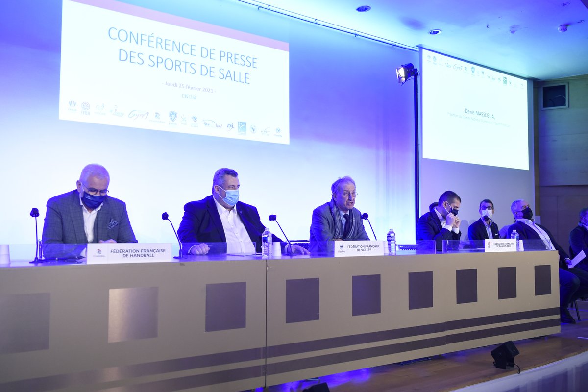 La Maison du sport français a accueilli ce matin une conférence de presse exceptionnelle des fédérations de sports de salle réunies pour alerter les pouvoirs publics sur la situation de leurs sports consécutive à la pandémie de Covid-19. 
En savoir plus : bit.ly/3dLjq9j