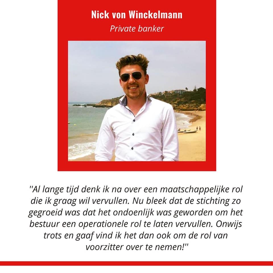 StgPolePosition's tweet image. Het huidige bestuur stelt zich voor! Bestuurslid Linda, penningmeester Elvira, secretaris Tessa en voorzitter Nick.