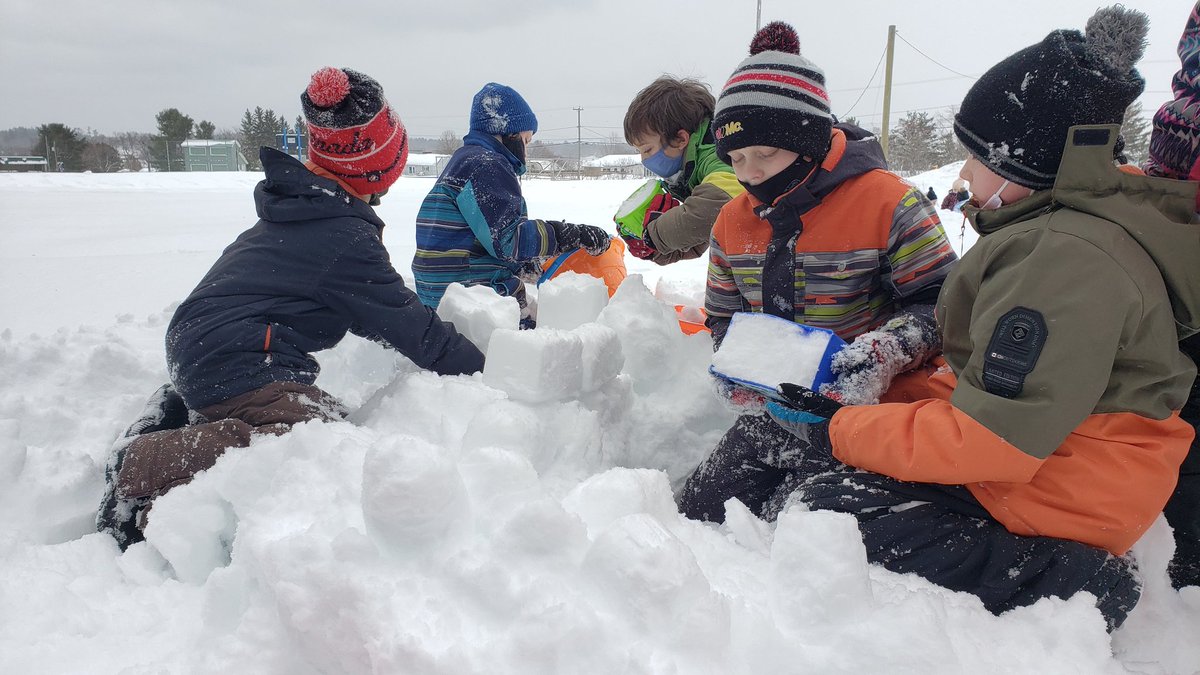 Gators4FI's tweet photo. Building snowcastles today! #TMOWinterChallenge #asdnwinter https://t.co/4zfIbBRrp7