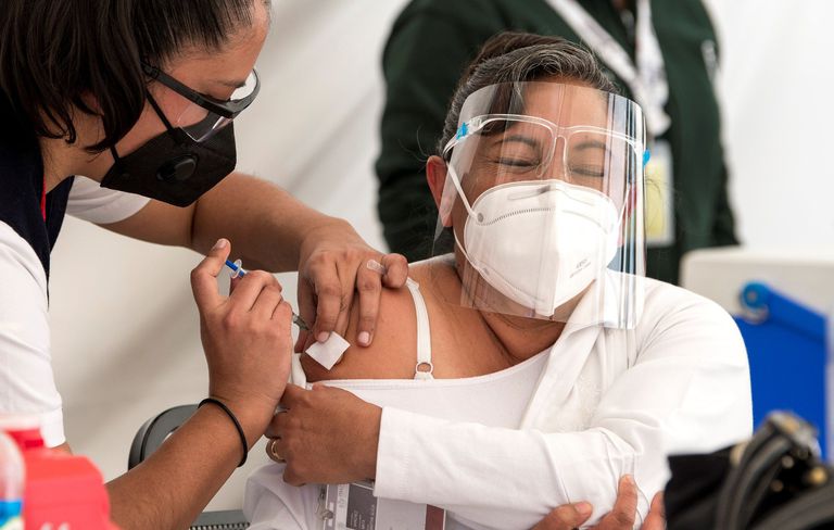 México anuncia en el DOF la creación de partidas arancelarias para las #vacunas contra la #Covid19 y los tanques de oxígeno exentas de aranceles de #importación. Conoce la medida y cómo podemos ayudarte en tus #importaciones de #MaterialSanitario. tibagroup.com/mx/medidas-cov…