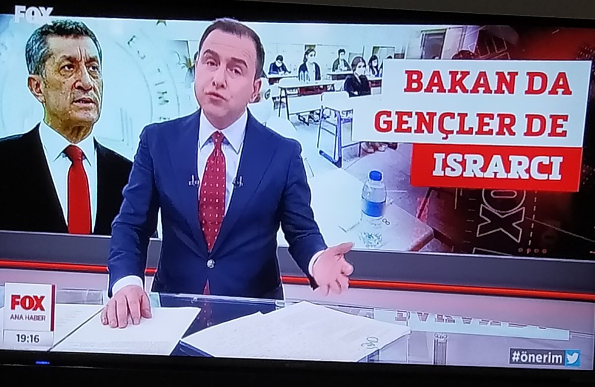 sondakkikaresmi's tweet photo. Fox Haber muhabiri Selçuk Tepeli Lise öğrencileri seslerini tekrar duyurdu..
#TurkishStudentsLivesMatters https://t.co/vywLQfv2EL