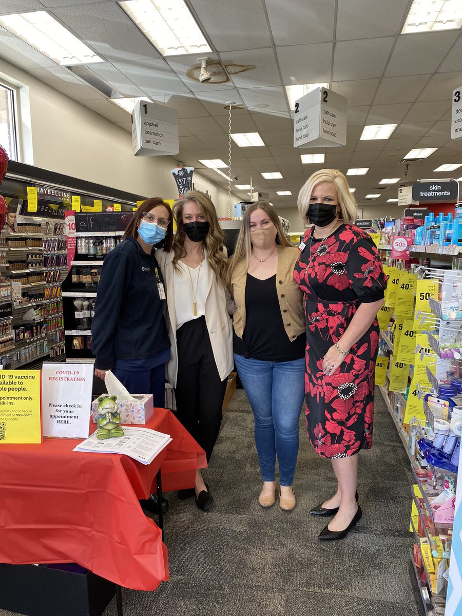 cindymarieS1's tweet photo. What an incredible day!! So proud of this team for being the first store in Pittsburgh to begin vaccinating!!! ❤️💉 @brandicampanell @UlreyAlisa https://t.co/AG49PbwhTL