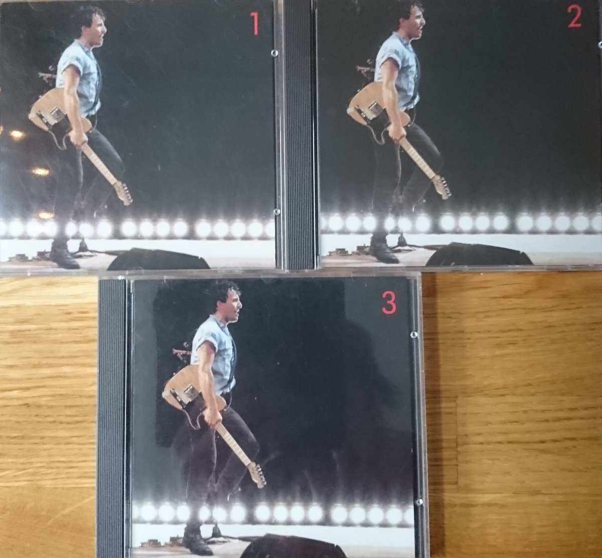 rsroestar's tweet photo. In #live @nachtplaten vanavond #BruceSpringsteen en #EStreetBand op het 3 dubbel album #Live1975-85. Enjoy 🎸 😎 #BornToRun https://t.co/N0JBExJzWN