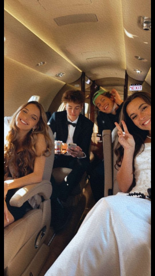 TheSquad3734's tweet photo. Going On A Trip??✈️ https://t.co/ZHyNe3jnbV