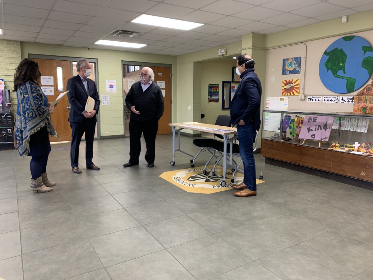 GregFischerLou's tweet image. Awesome work happens everyday at @Americana_CC. A big thank you goes to Edgardo Mansilla &amp;amp; the team for their compassionate efforts to educate, feed and serve Louisville families.