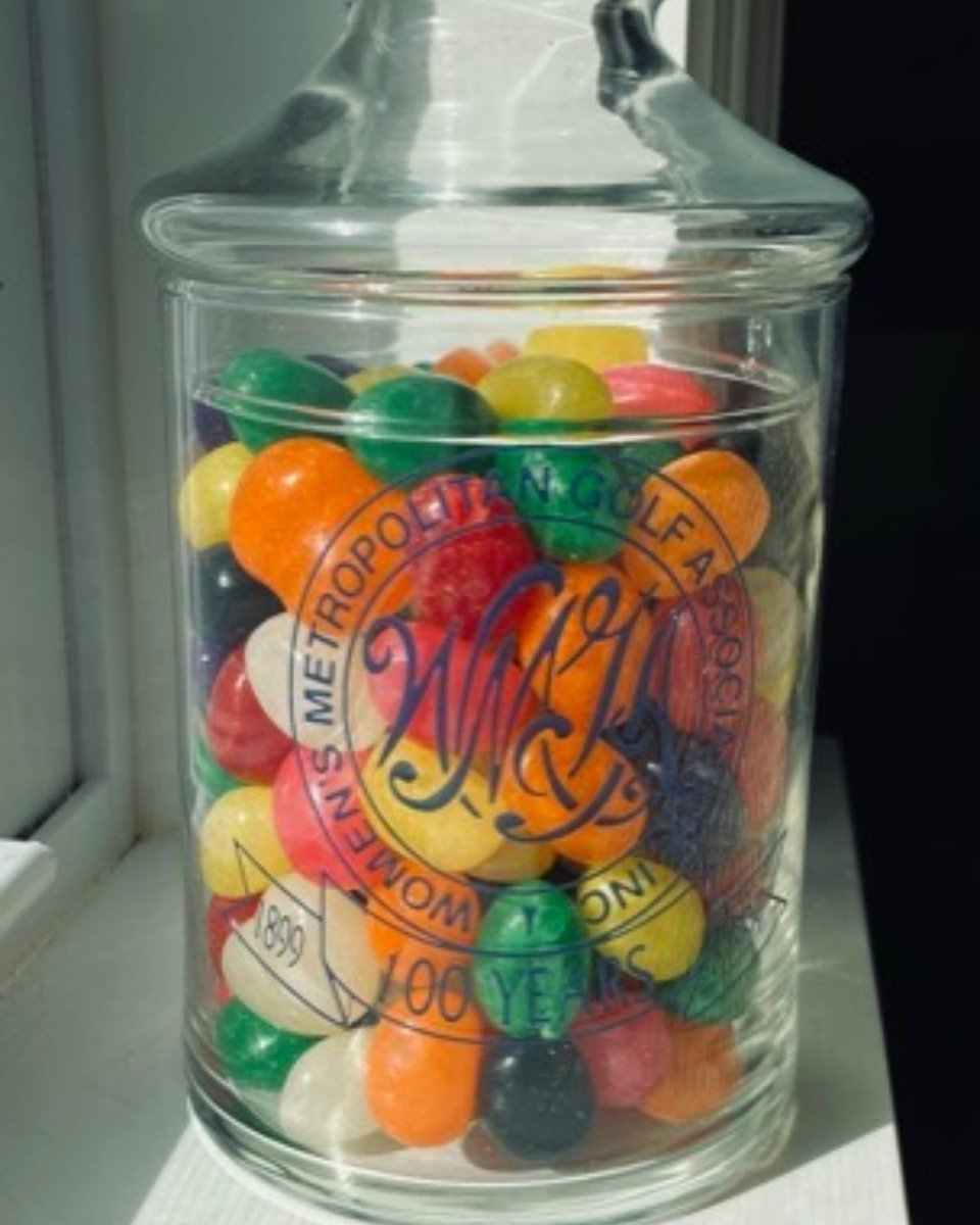 WMGA1899's tweet photo. How many jelly beans? #wmga #showusyourswag https://t.co/vZIUz2l0Bj