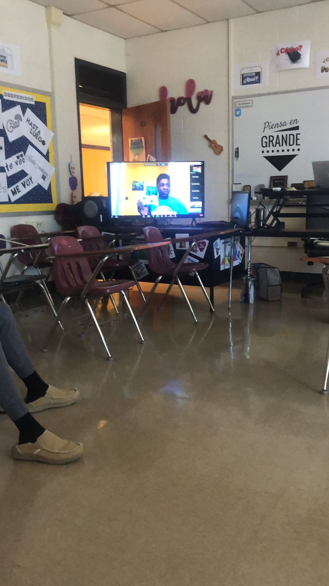 senoraschlegel's tweet photo. Blurring the line between virtual and in person creates an inclusive environment for all learners! Presentations of our childhood in Spanish 3 today! Sharing in-person and virtually! #wcpsbettertogether #DLDay2021 https://t.co/jYPpxsNCUW