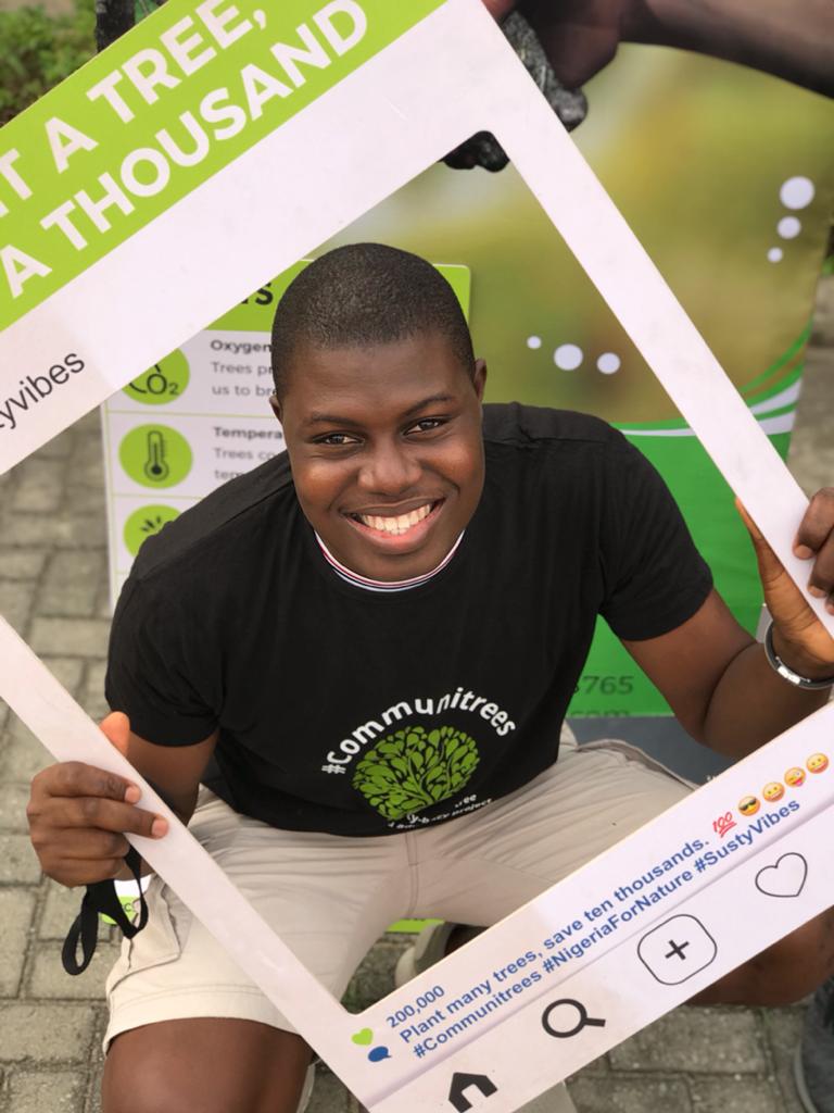 Ade2bowale's tweet image. What a day it was for me. #communitrees with amazing people of @SustyVibes. Plant a tree today!!!