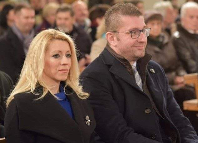 И јас, и мојата сопруга имаме единствено македонски пасош. И ќе продолжам да се борам за македонските национални интереси.

Колку повеќе лажат, толку повеќе ќе удираме по мафијата. Нема да му помогнат ниту "браќата и пријателите" на Заев кои гледаат дека Владата е разнишана.