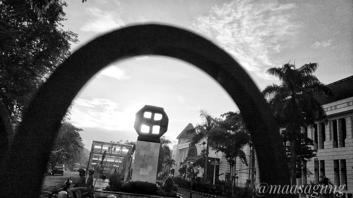 maasagung's tweet photo. Once upon a time in #Yogyakarta 

Black n white
#blackandwhitephotography

#miA2
#tuguyogya #kantorposyogyakarta #BIyogyakarta #masjidgedhekauman https://t.co/OWfO9l68Fo