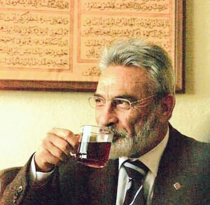 Müslüman görüntüsüyle alçaklık yapana "alçak" demeyen de alçaktır.