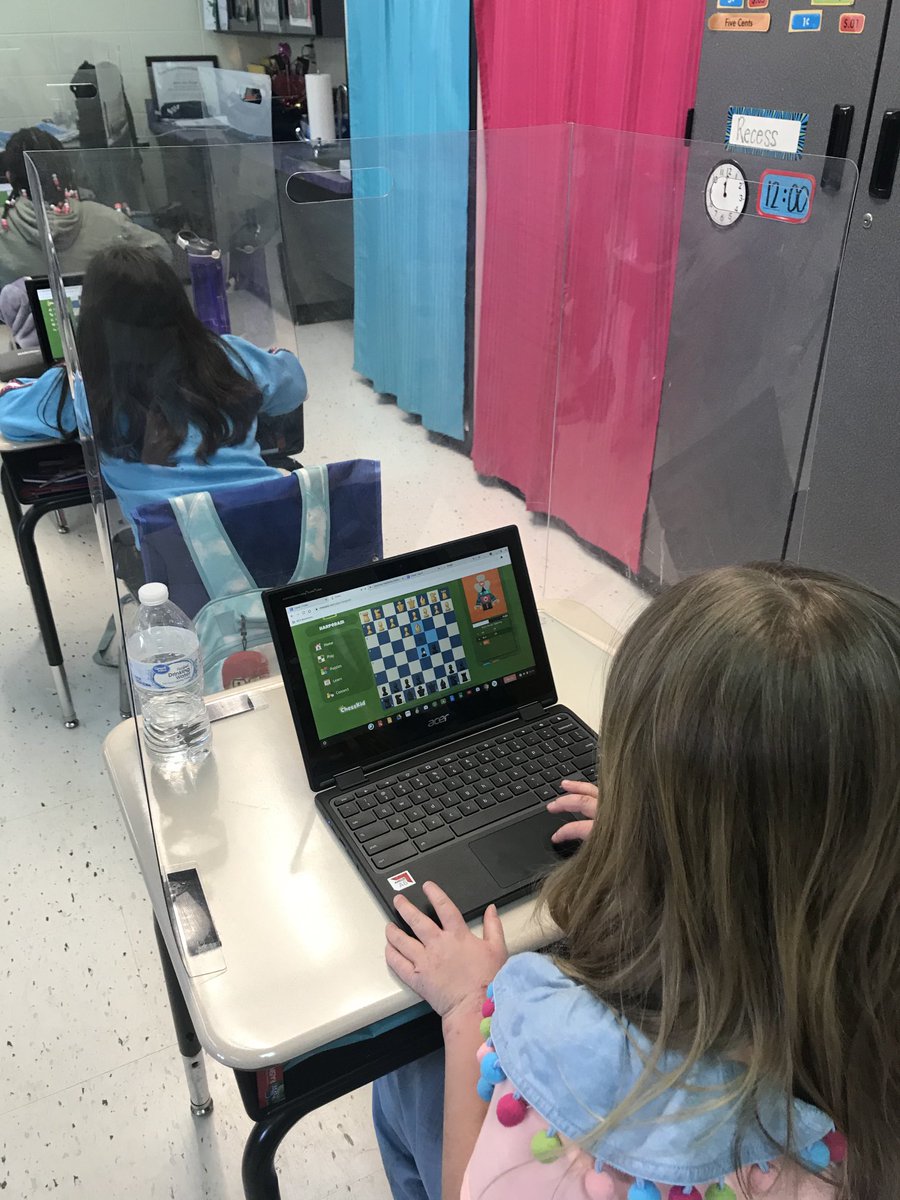 MrsPinegar's tweet photo. Chess! @columbiaeschool #hourofchessweek #chesskid https://t.co/4QUtcqULpZ