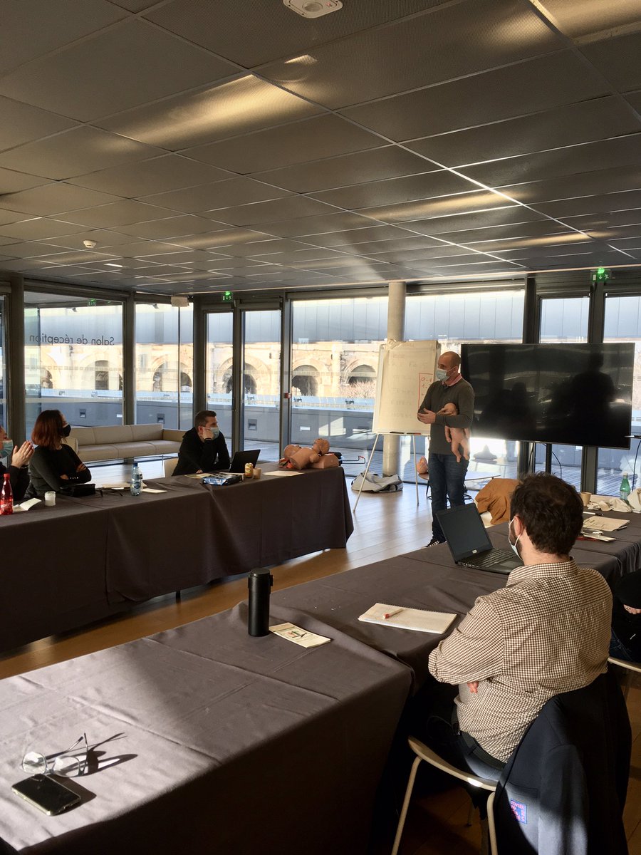 MuseeRomanite's tweet photo. En attendant la réouverture, l’équipe du Musée de la Romanité reste studieuse et en profite pour faire une formation Sauvetage Secourisme du Travail. Idéal pour vous retrouver dans les meilleures conditions ! 😉 #formationSST https://t.co/aWPNJLzUNH
