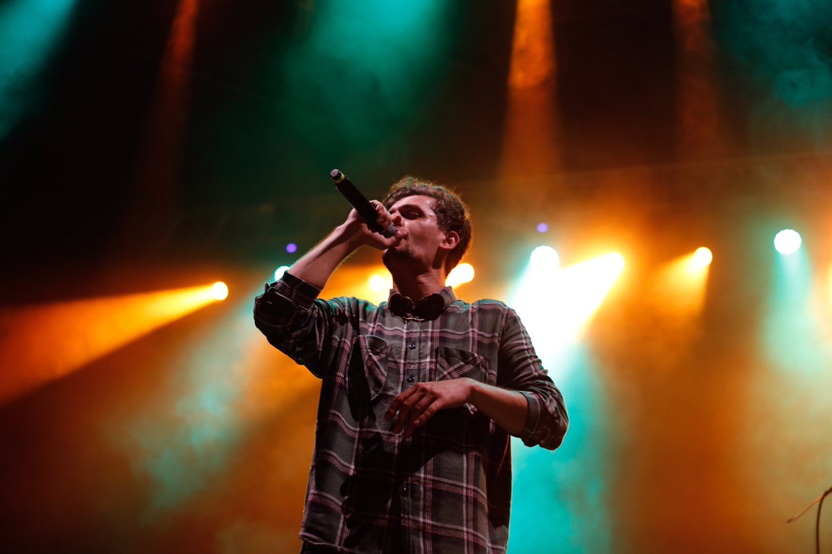 Sanki nispet etmek için var tüm mutlu şarkılar.

- Allame